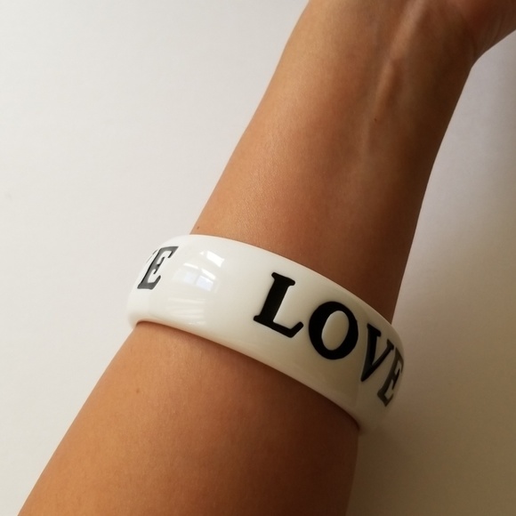 Charlotte Russe LOVE White & Black Bangle - Picture 2 of 8